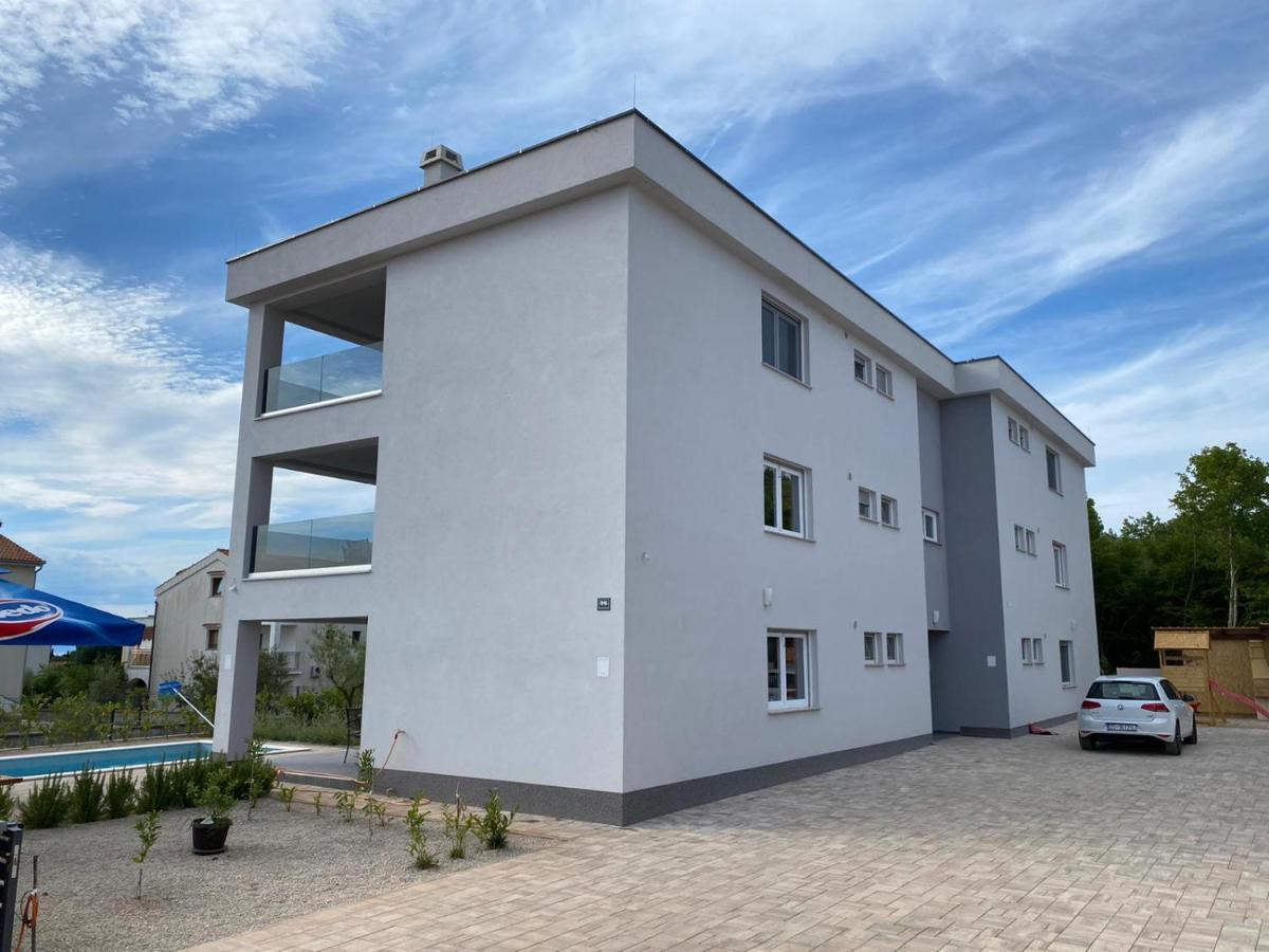 Apartmani Grgic On The Adress Branka Fucica 96 Malinska Extérieur photo