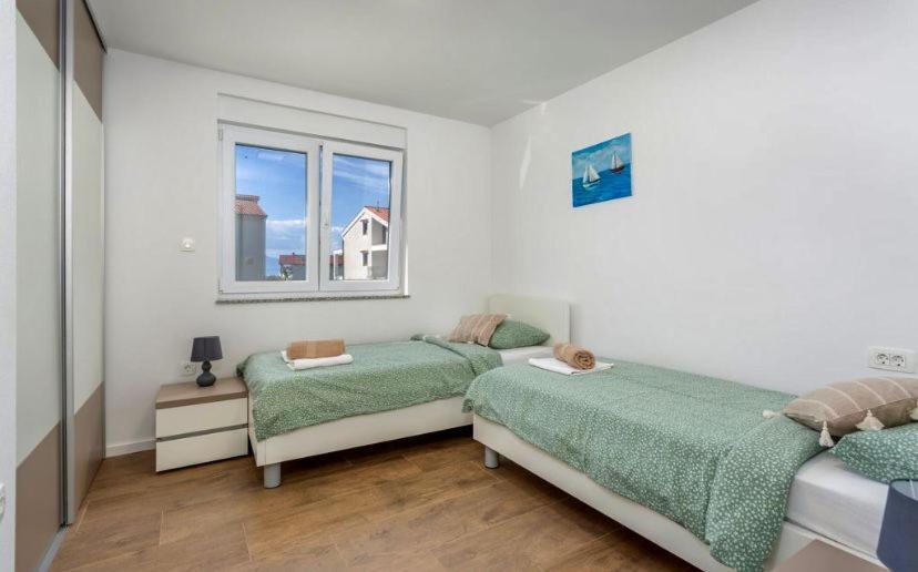 Apartmani Grgic On The Adress Branka Fucica 96 Malinska Extérieur photo