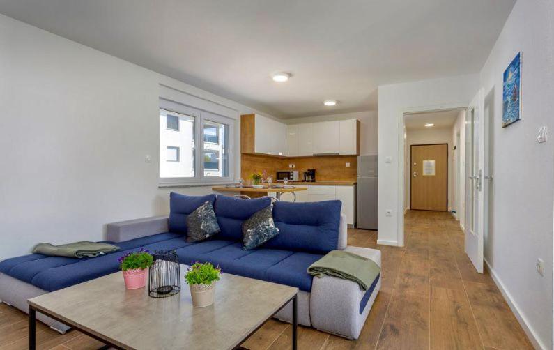 Apartmani Grgic On The Adress Branka Fucica 96 Malinska Extérieur photo