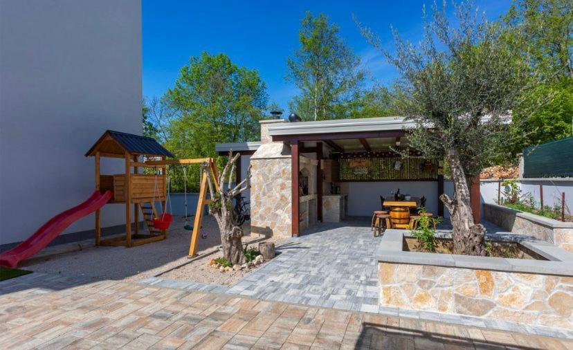 Apartmani Grgic On The Adress Branka Fucica 96 Malinska Extérieur photo