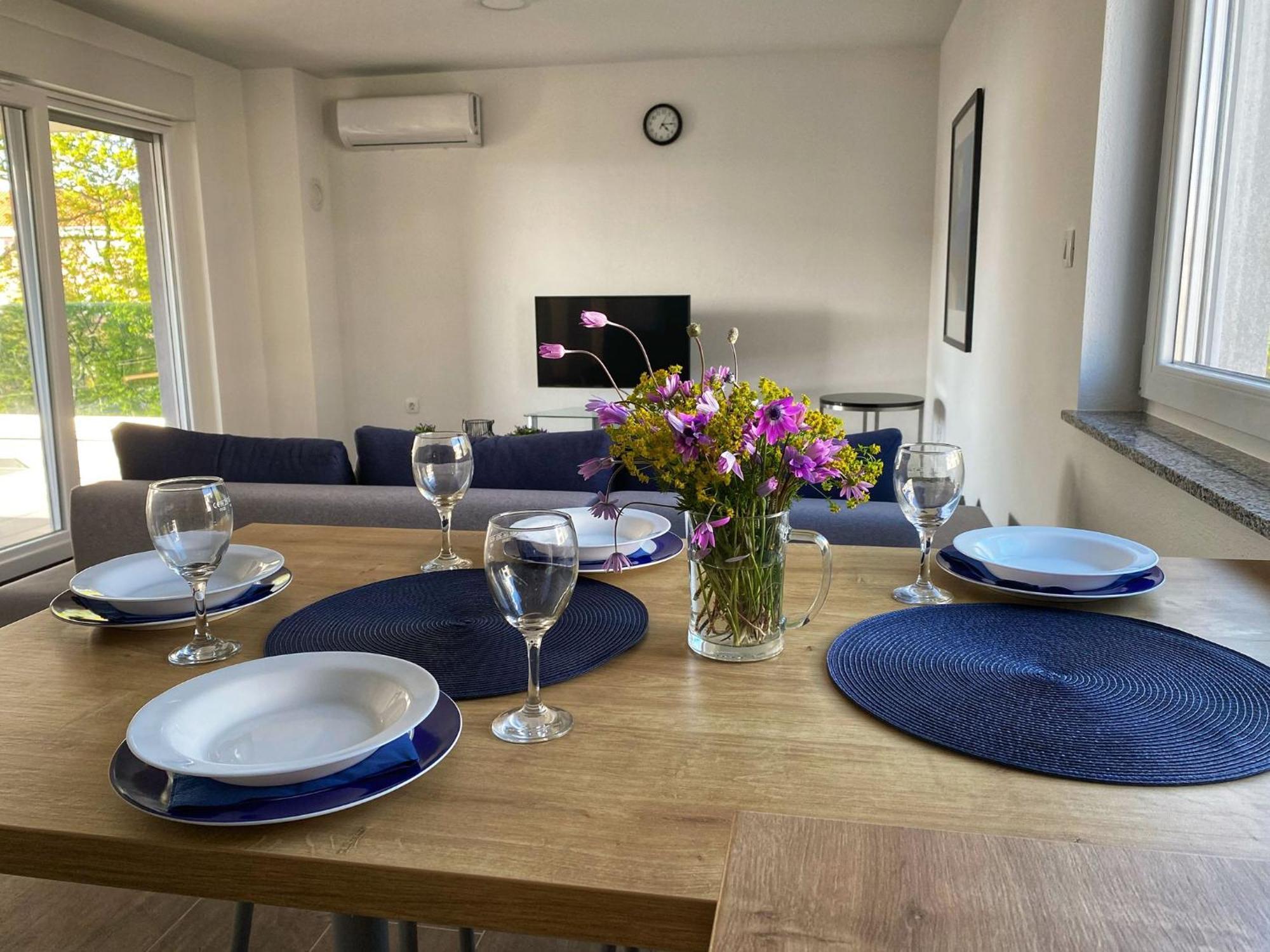Apartmani Grgic On The Adress Branka Fucica 96 Malinska Extérieur photo